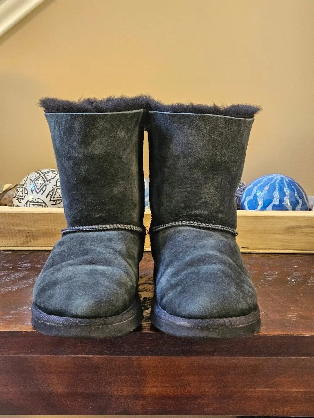UGG Youth/Women's Bailey Bow II Boots, Black, Sz 4